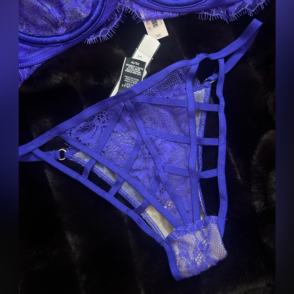 Victoria’s Secret Set 32C Bra XS Panty Small NEW Tags Lace Sexy Purple